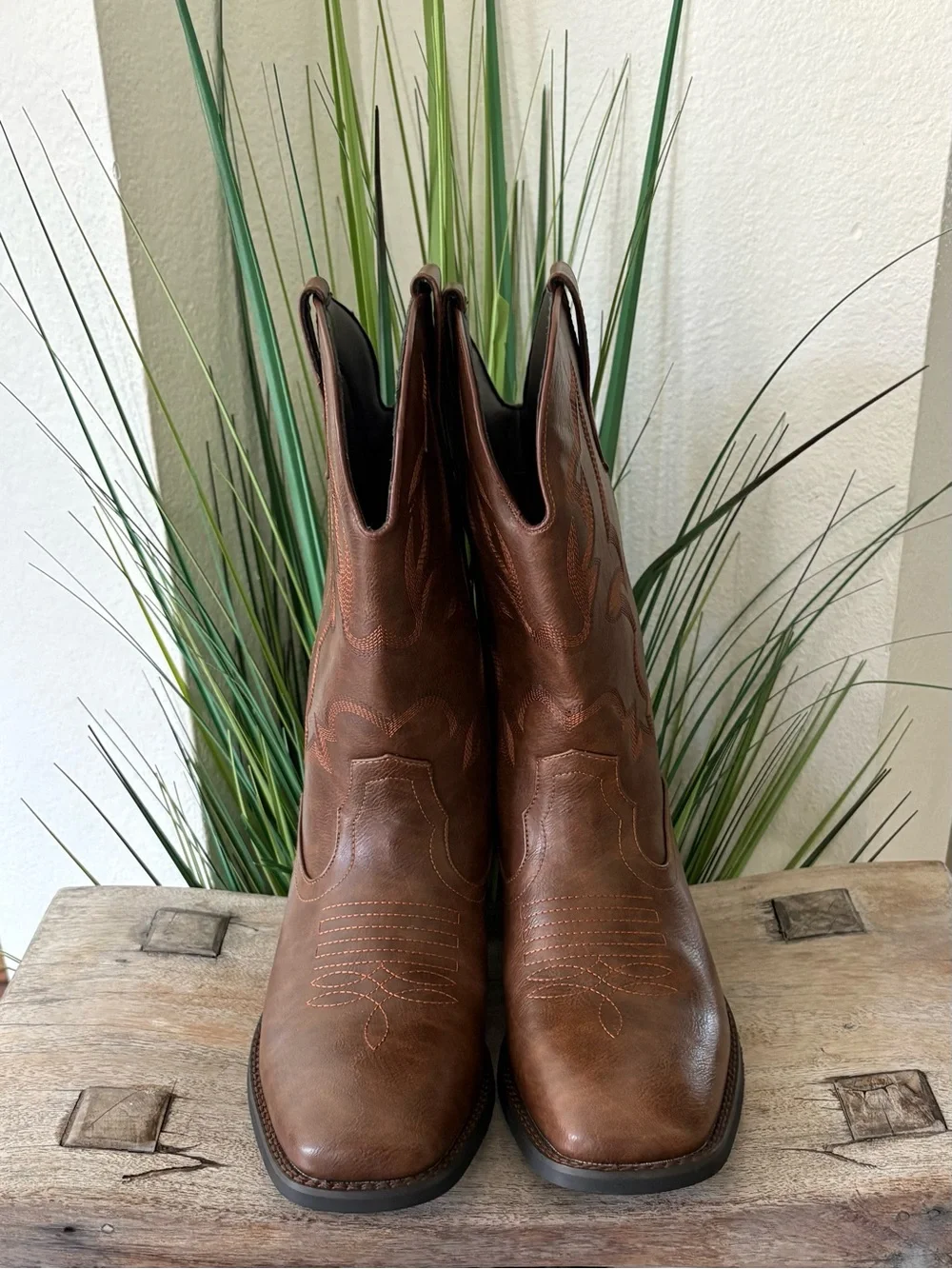 Brown Western Cowboy Boots - Classic Stitch Detailing